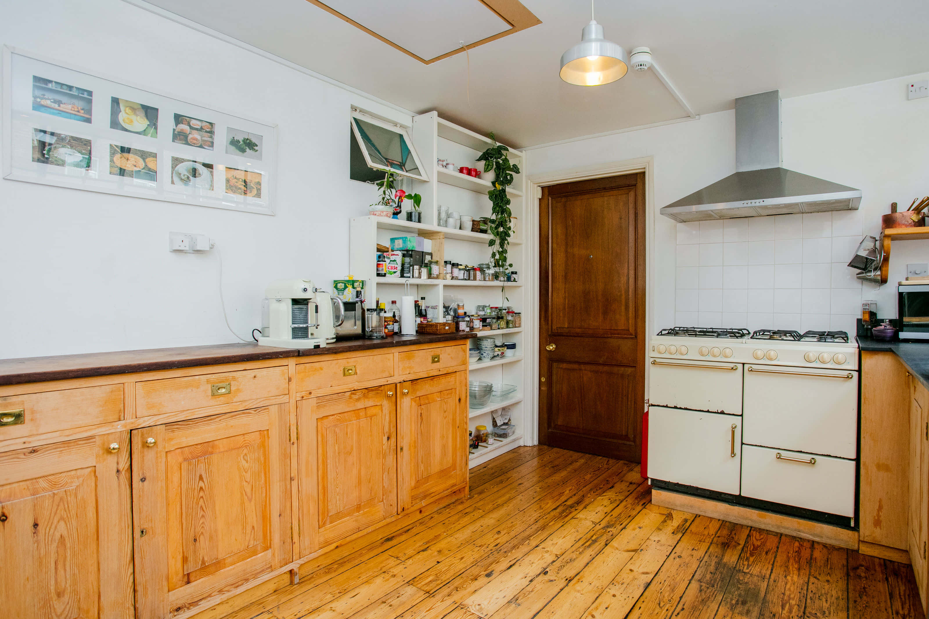 Photographic studio and studio kitchen 14