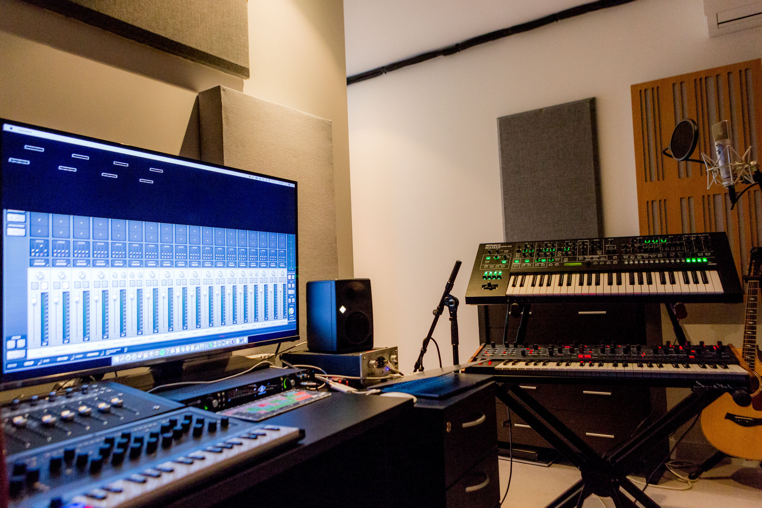 Stunning Penthouse Recording Studio in West London 8