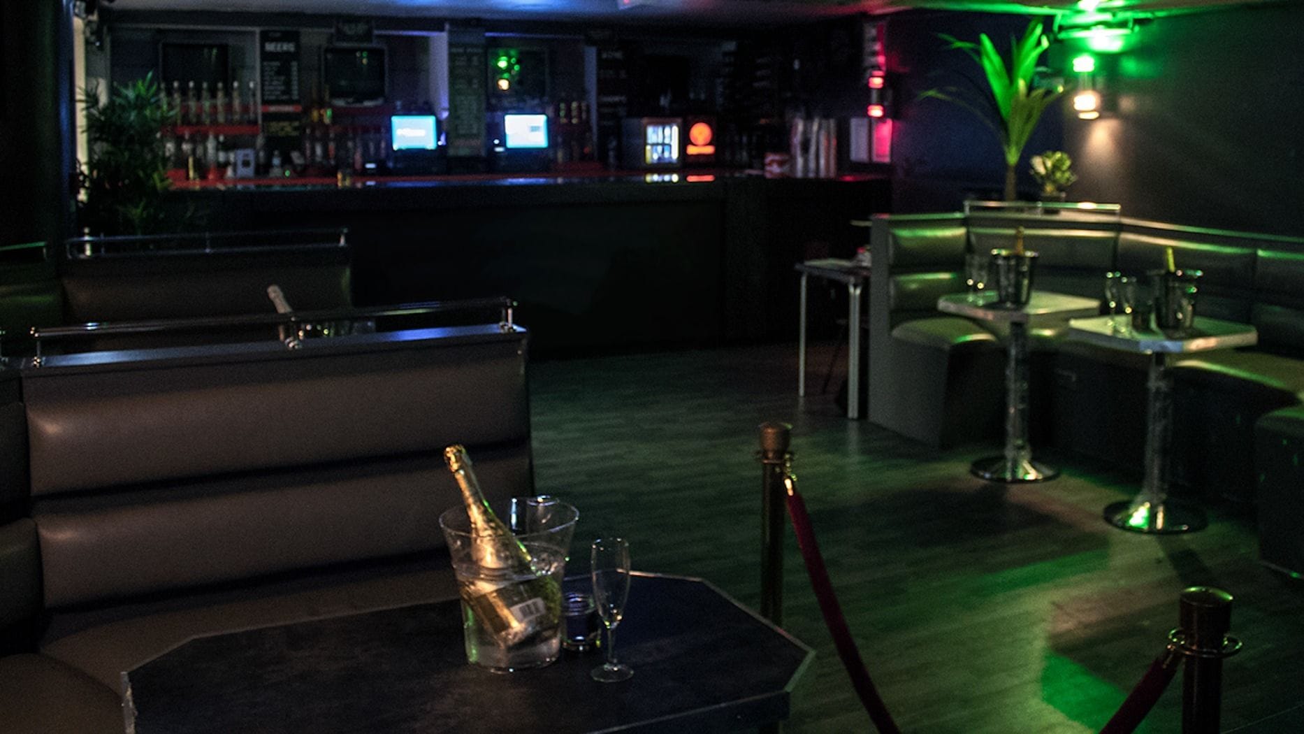 Cocktail Bar & Lounge, Dance Floor & Stage 4