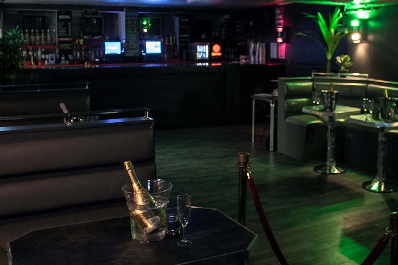 Cocktail Bar & Lounge, Dance Floor & Stage 4