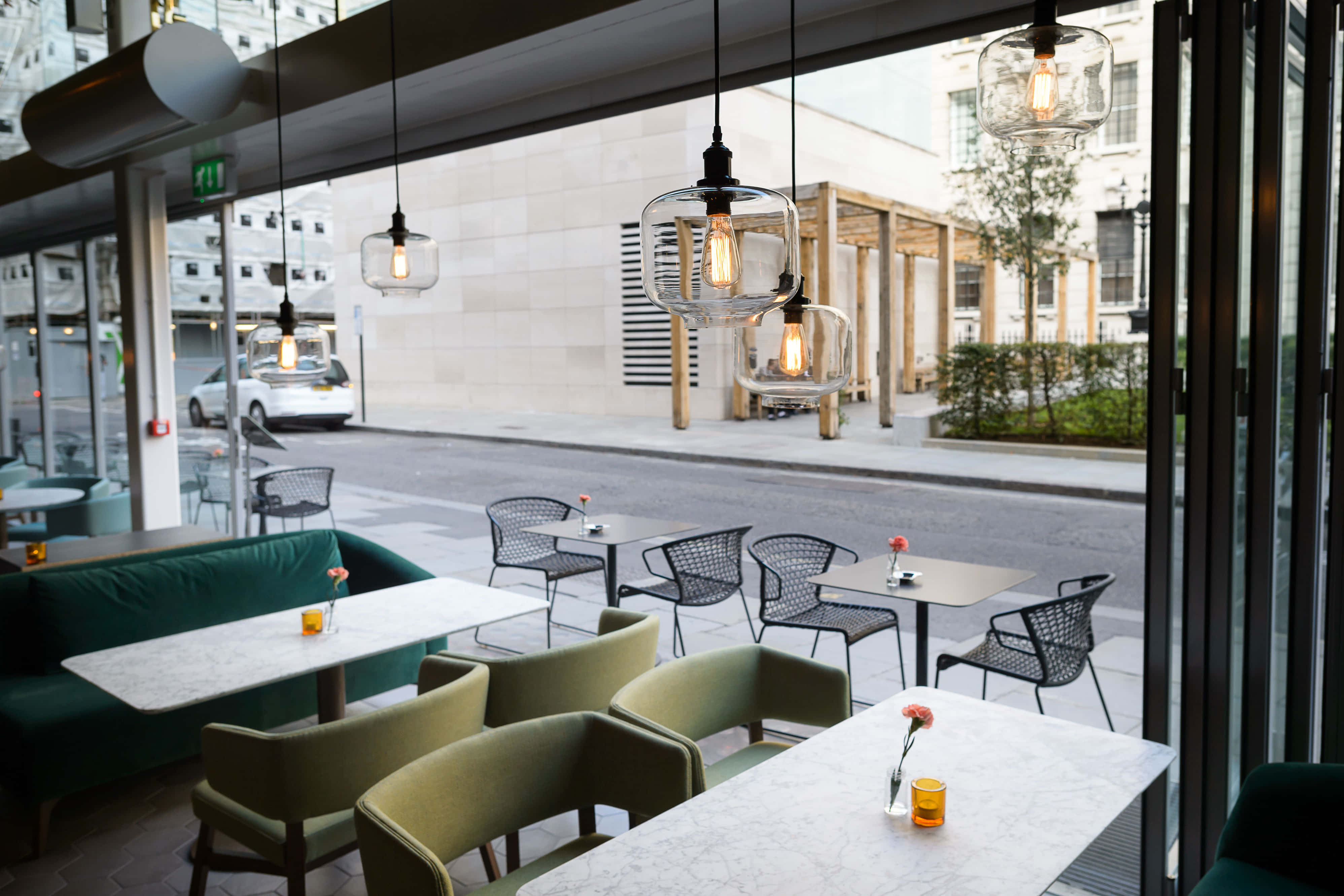 Full Restaurant & Bar 1