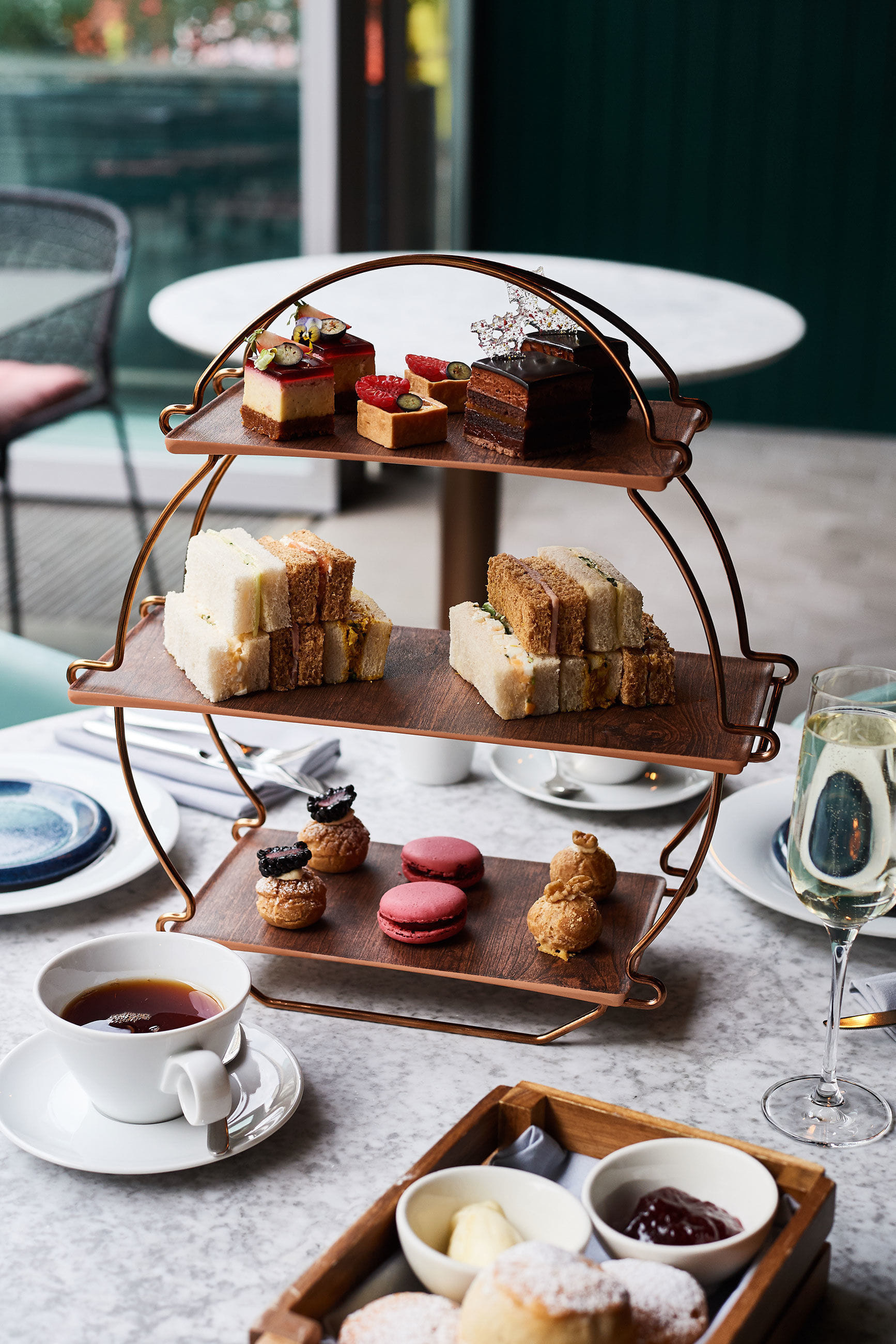 Full Restaurant & Bar 3