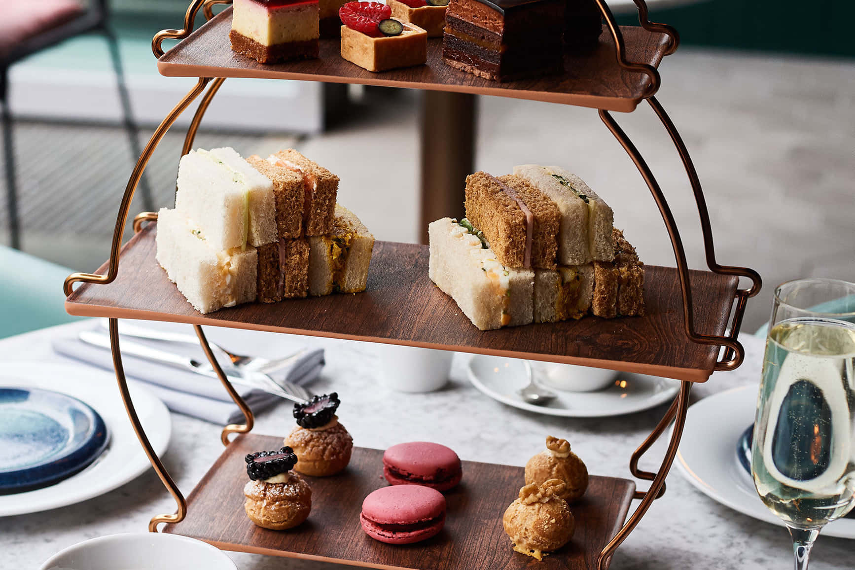 Full Restaurant & Bar 3