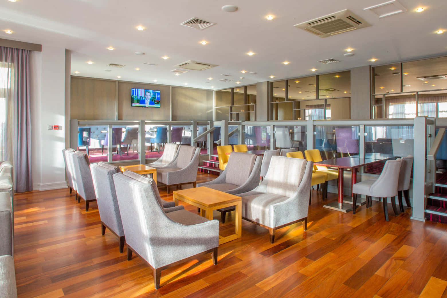 Grain & Grill Lounge 4