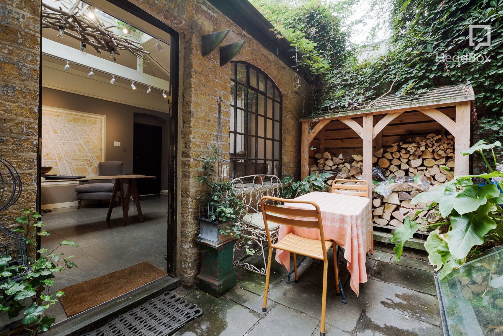 The Courtyard Gallery 8