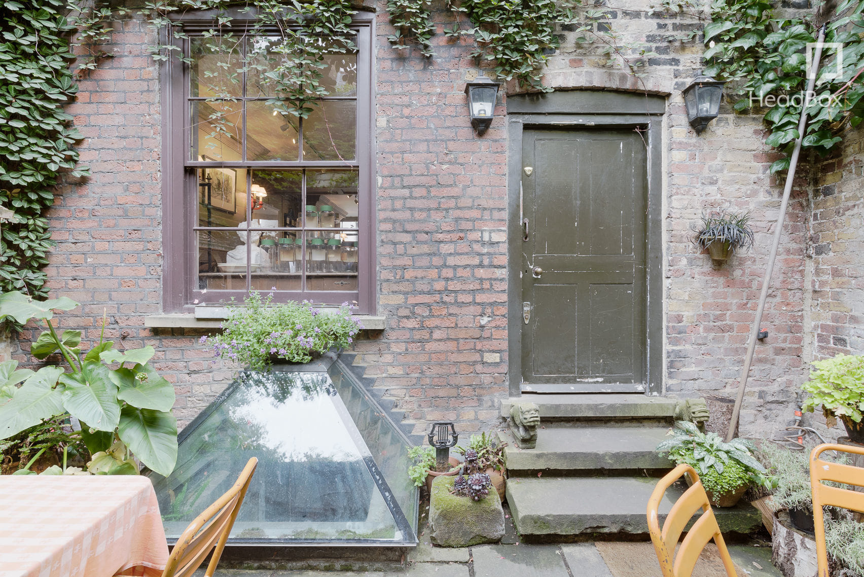 The Courtyard Gallery 10