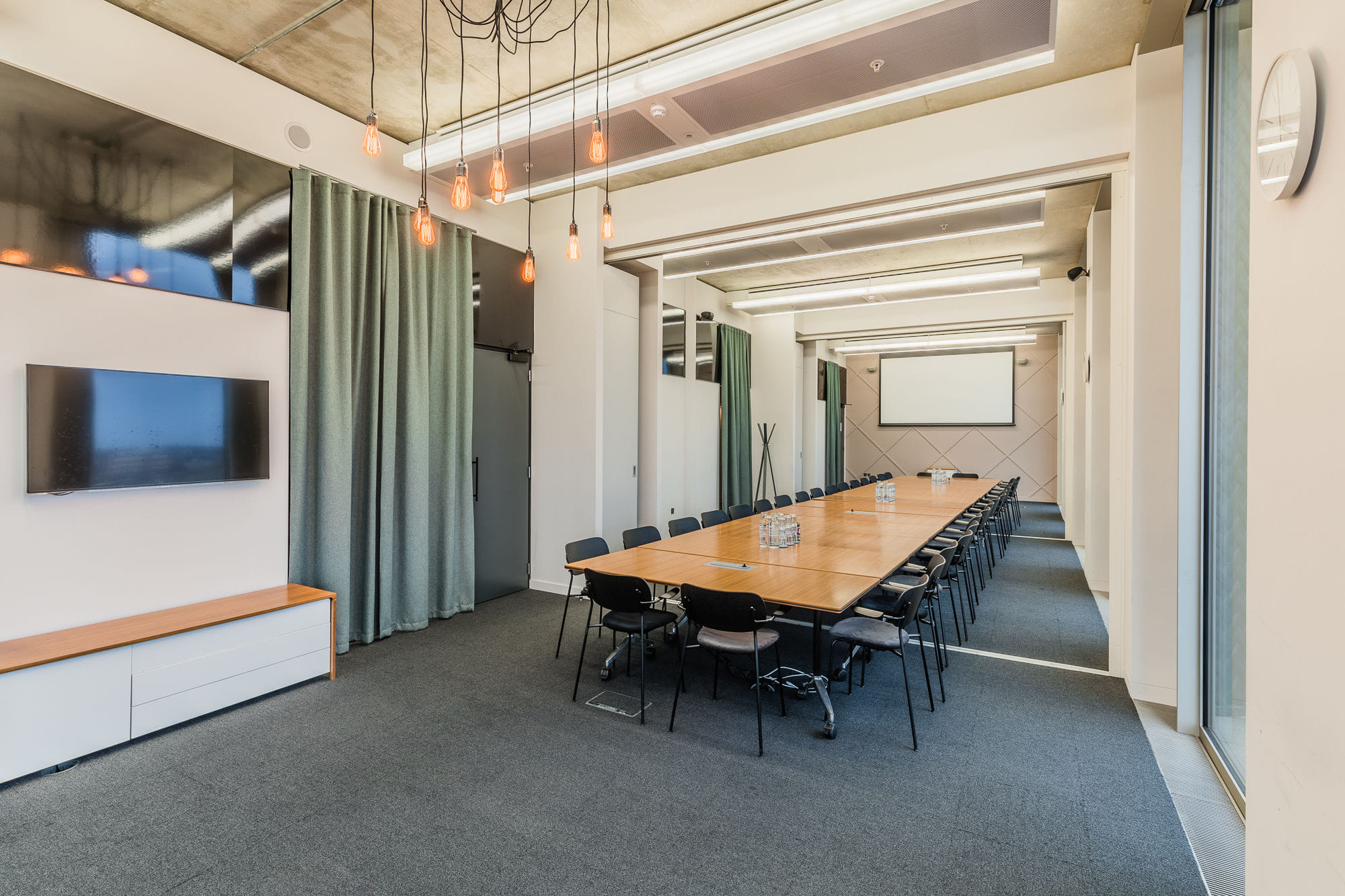 Large Meeting Room 2