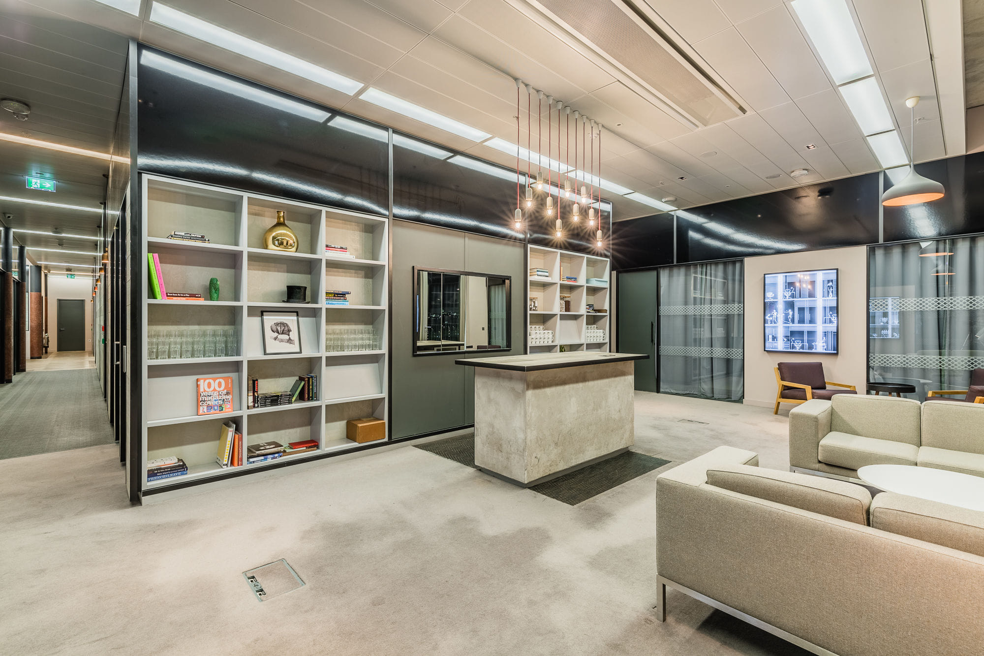 Lounge & Roof Terrace 2