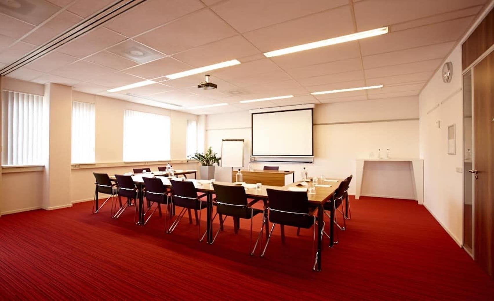 Middle Room  1