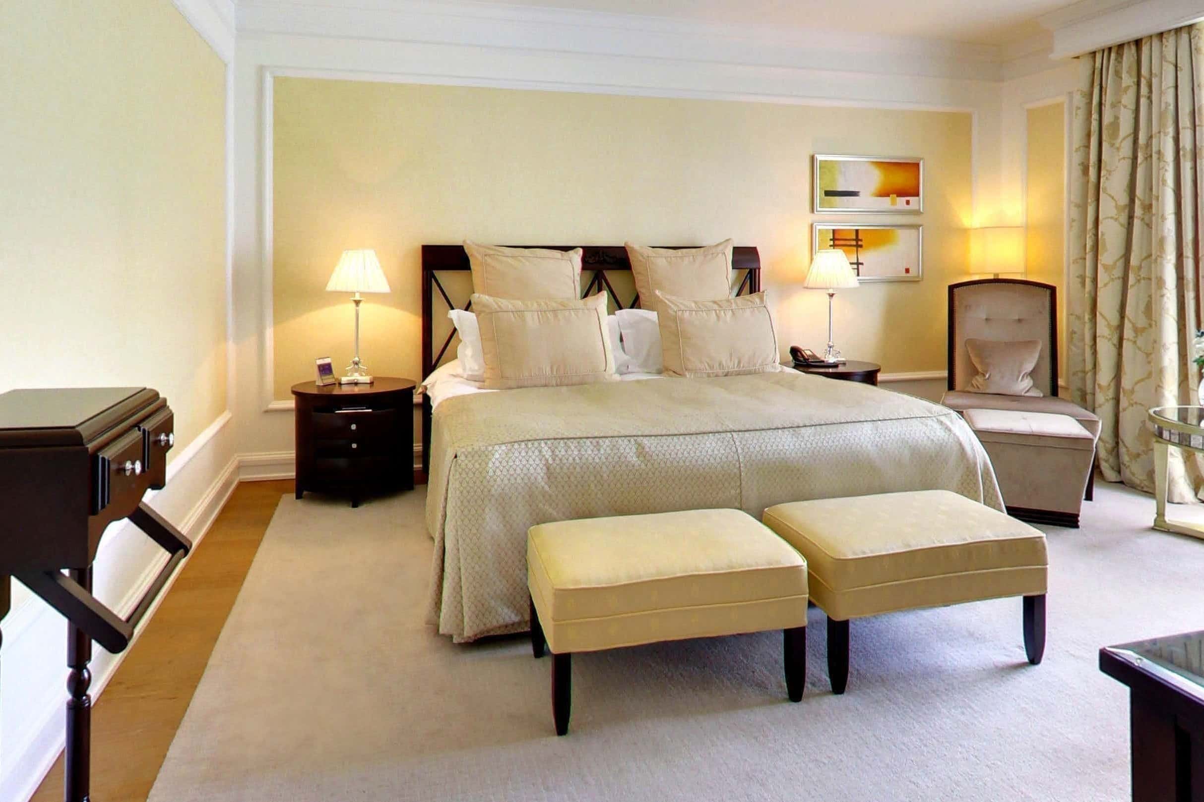 The Presidential Suite Dining Room 1