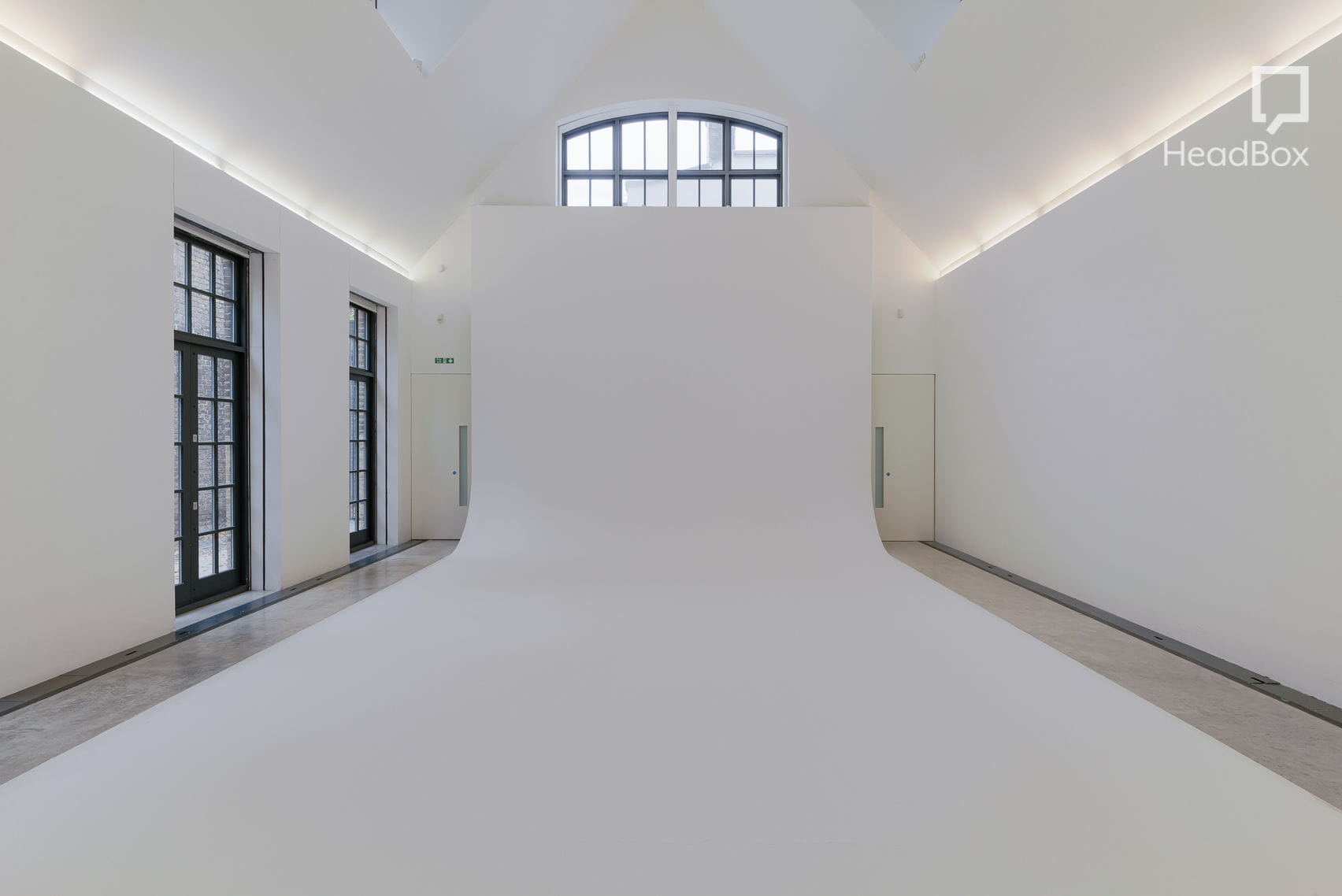 Evening Hire, Studio 1 8